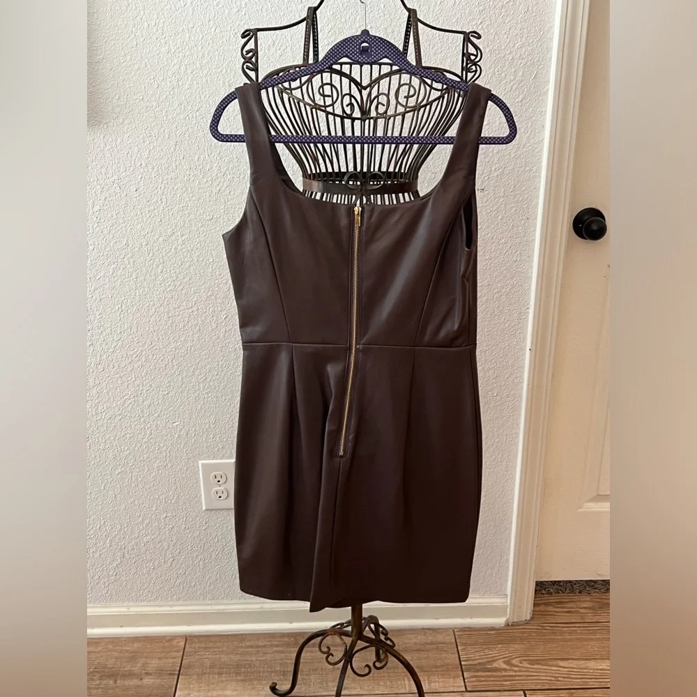 Faux leather. - Picture 2 of 2